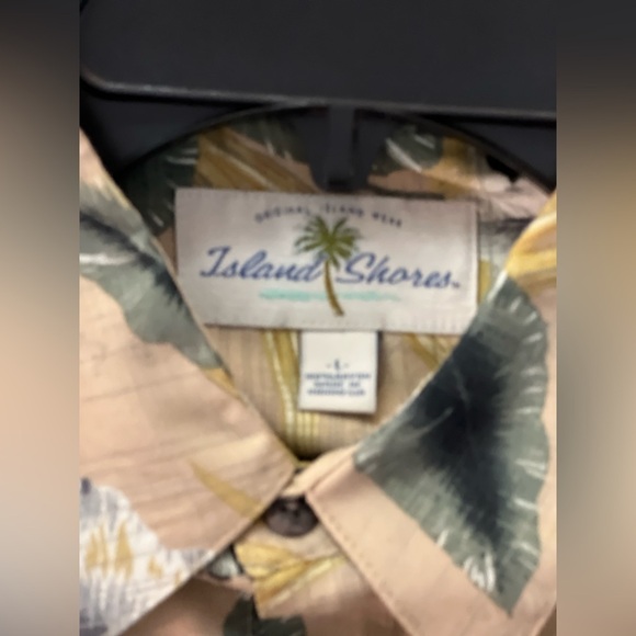 MENS TAN SHIRT WITH GREEN & WHITE LEAVES - Picture 2 of 2